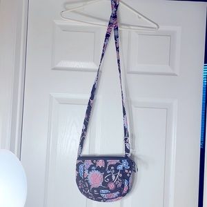 Like brand new VERA BRADLEY cross bag